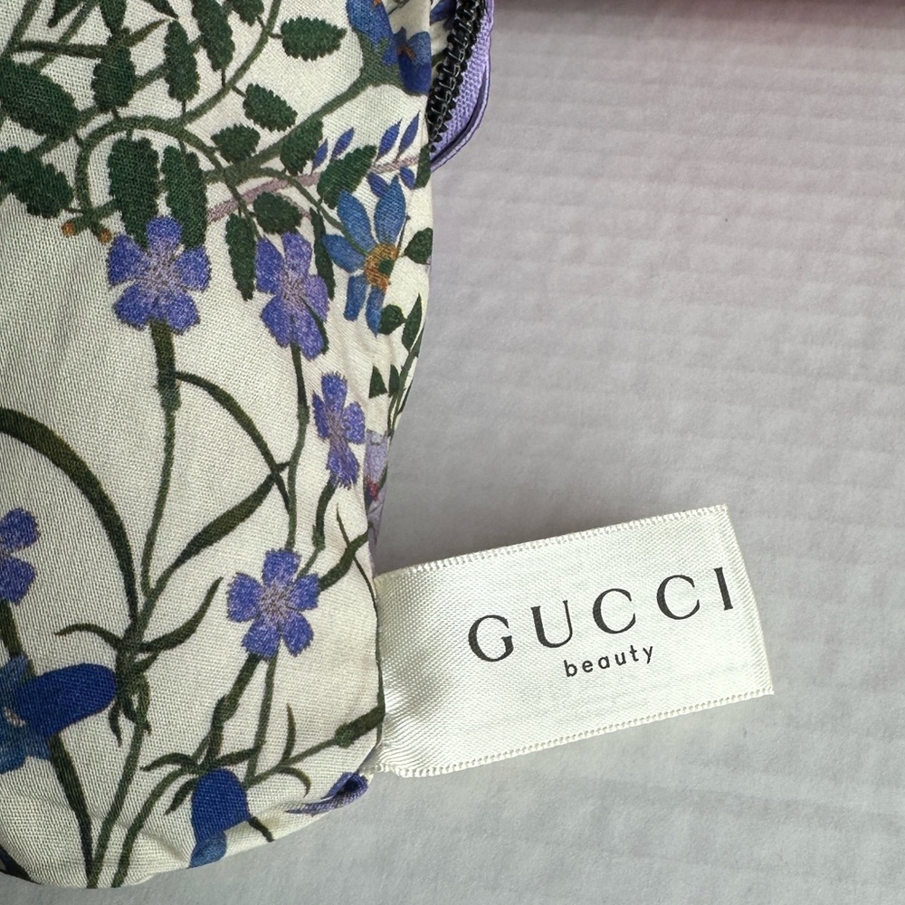 Gucci Shimmer Zip Pouch/ Cosmetic /Makeup Bag L 9in H 6 1/2in - Picture 6 of 9